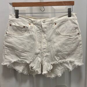 White Levi’s Shorts